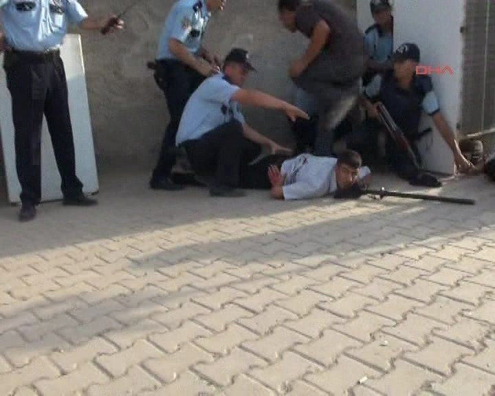 Akçakaleye yine Suriye topu düştü