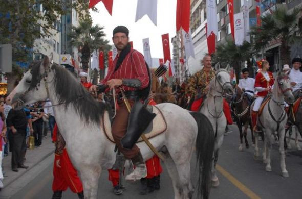 İki yiğit çıktı meydane...
