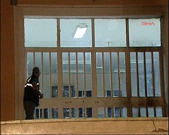 Şişlide okula molotoflu saldırı