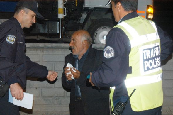 Yaralı eşi ve kızını unuttu...