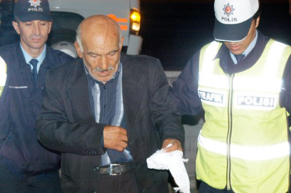 Yaralı eşi ve kızını unuttu...