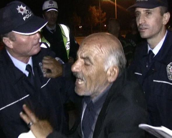 Yaralı eşi ve kızını unuttu...