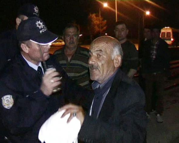 Yaralı eşi ve kızını unuttu...