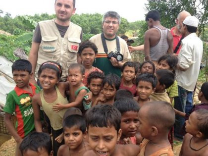 İHH Arakan mülteci kamplarına girdi
