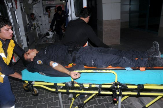 Suriyeli mülteciler polisi taşladı