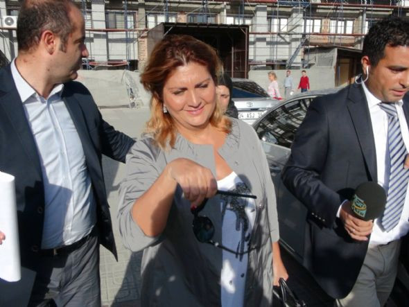 Ünlü şarkıcı emniyette!