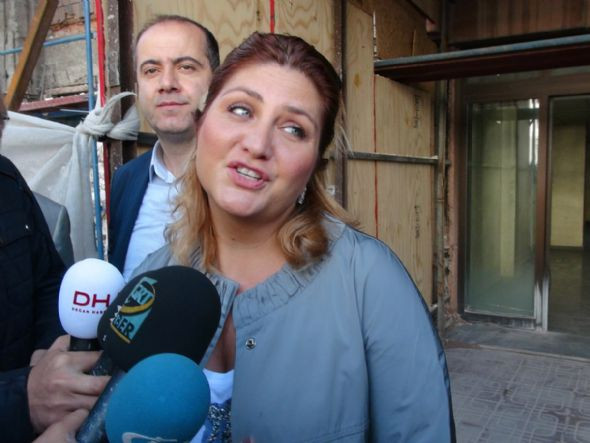 Ünlü şarkıcı emniyette!