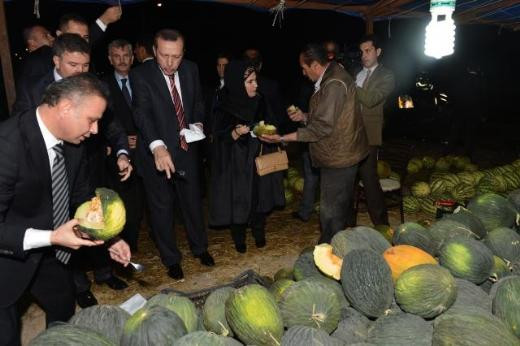 Başbakandan Kızılcahamama giderken kavun molası