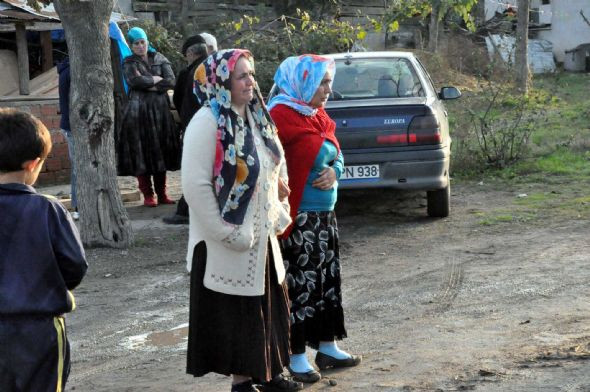 Evi terk eden eşini delik deşik etti!..