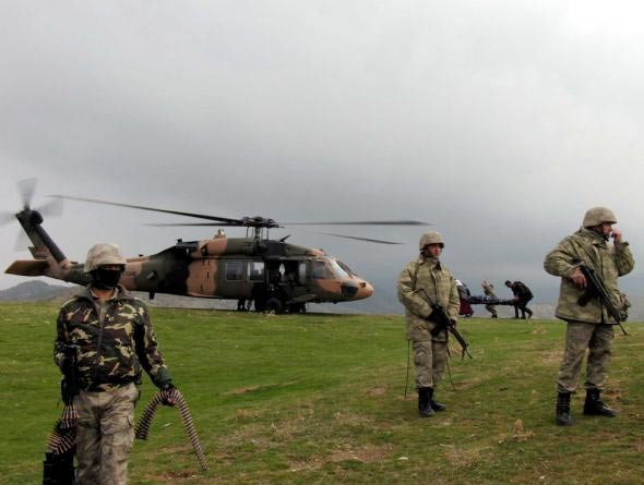 Asker öldürülen PKKlıları böyle taşıdı