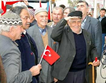 Gözleri yaşartan dedeler!