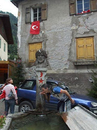 324 yıldır Türk gibi yaşıyorlar