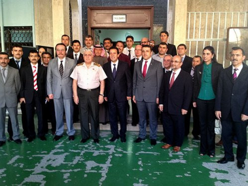 Necdet Özelden Türk okuluna ziyaret