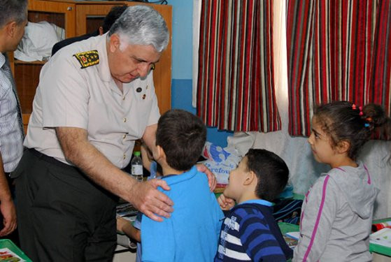Necdet Özelden Türk okuluna ziyaret