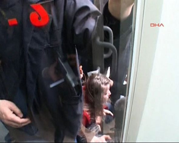 Linç edilmekten polis kurtardı, O, polisi şehit etti