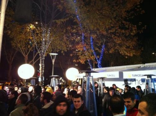 Bağdat Caddesinde iPhone 5 kuyruğu