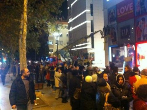 Bağdat Caddesinde iPhone 5 kuyruğu