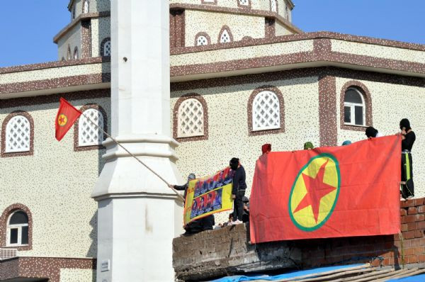 PKKlı cenazesinde ortalık savaş alanı!