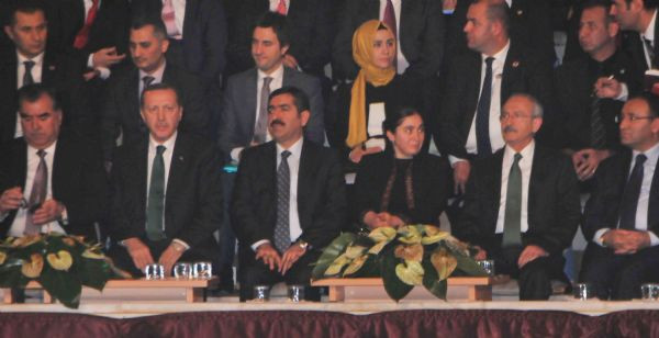 Hoşgörü gecesinde tokalaşmadılar
