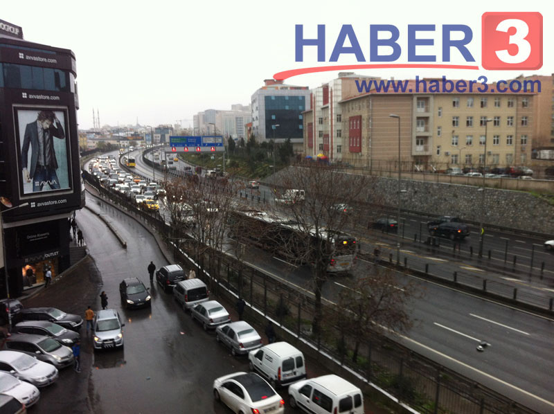 İSTANBULDA METROBÜS DEHŞETİ !