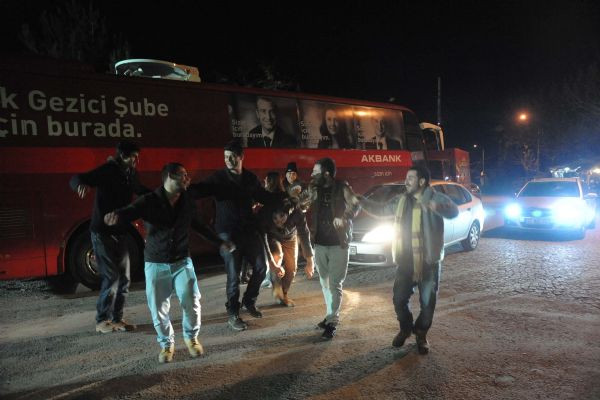 Kıyameti oynayarak geçirdiler