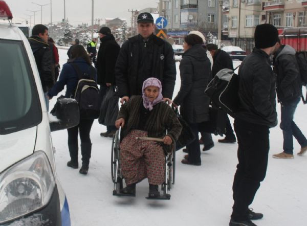Karesi Ekspresinin 3 vagonu raydan çıktı