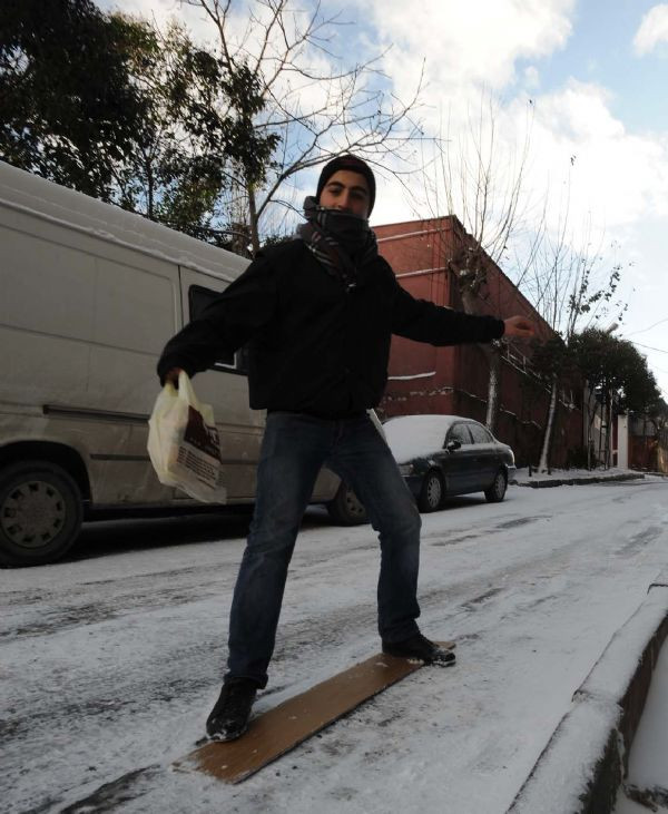 İstanbulda kar kalınlığı 50 cmye ulaştı