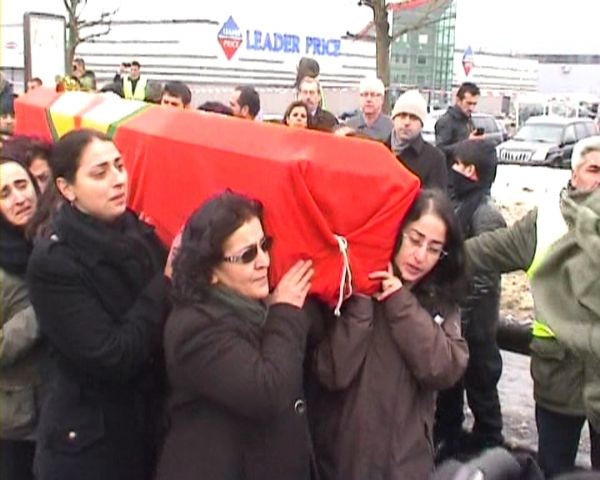 Öldürülen PKKlıları kadınlar uğurladı