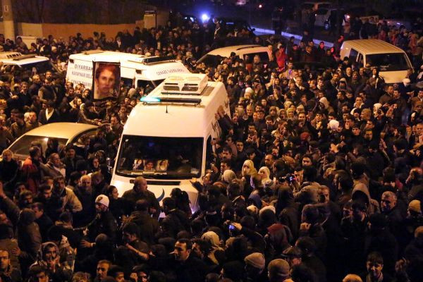 3 PKKlı kadının cenazesi Diyarbakırda