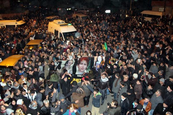 3 PKKlı kadının cenazesi Diyarbakırda