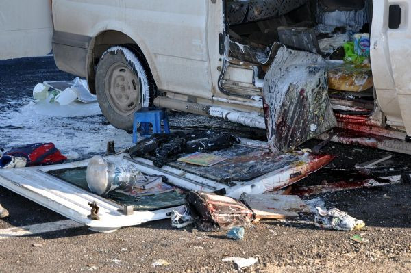 Öğrenci servisine TIR çarptı! 2 ölü