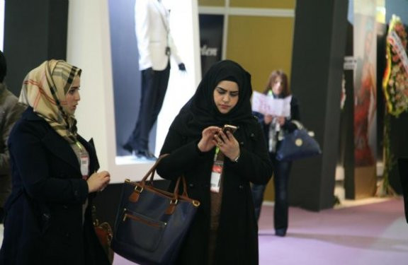İzmirde Araplara özel gelinlik defilesi
