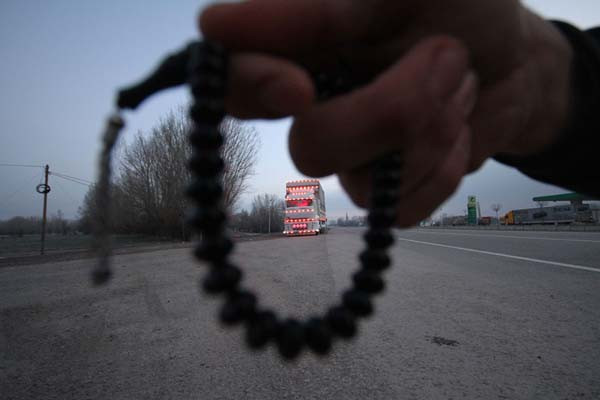 Yollar gidişine görenler duruşuna hasta