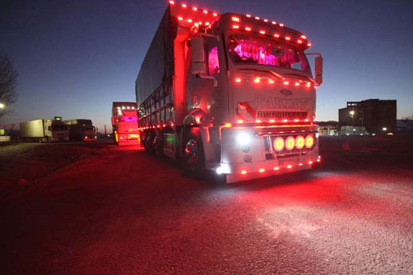 Yollar gidişine görenler duruşuna hasta