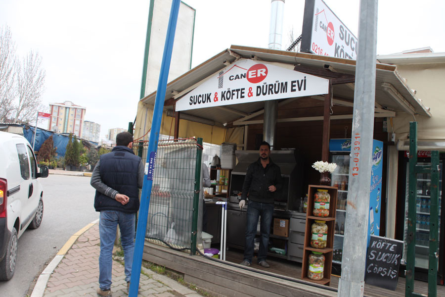 Ünlü isim köfteciliğe başladı!