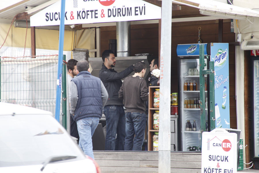 Ünlü isim köfteciliğe başladı!
