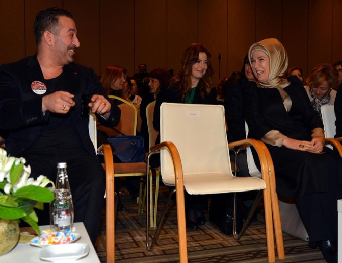 Cem Yılmaz Emine Hanımı koparttı