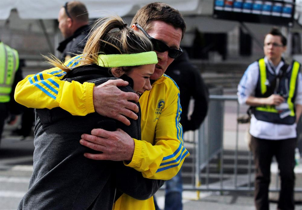 Boston Maratonu kana bulandı