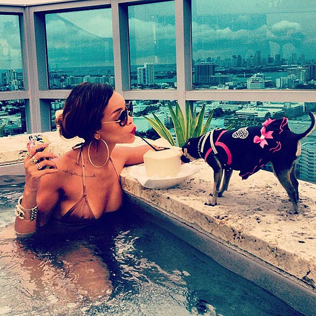 Rihannanın şok fotoğrafları!