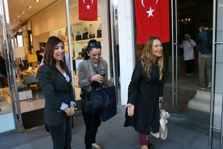 Hülya Avşardan Bakana isyan