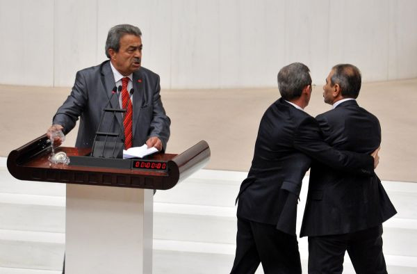 Kamer Gençin üzerine yürüdüler
