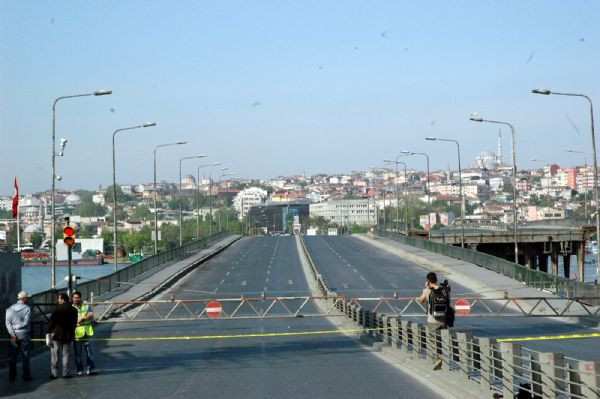Unkapanı ve Galata Köprüleri kaldırıldı