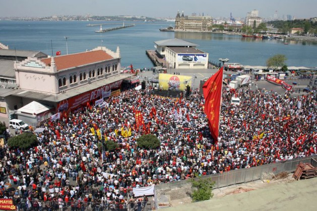 Kadıköyde 1 Mayıs bayram havasında geçiyor