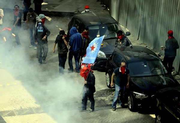 Harbiye karıştı: 1 polis yaralı