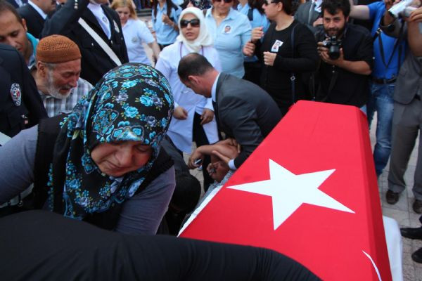 Şehit polise son veda