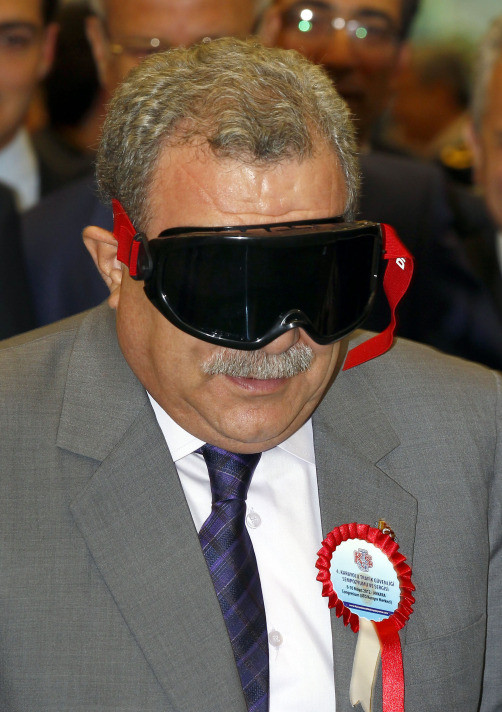 İki bakanın sarhoş gözlük imtihanı