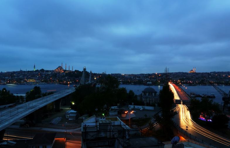 İşte metro geçiş köprüsü