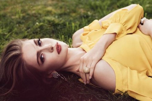 Yasemin Allen InStyle için poz verdi