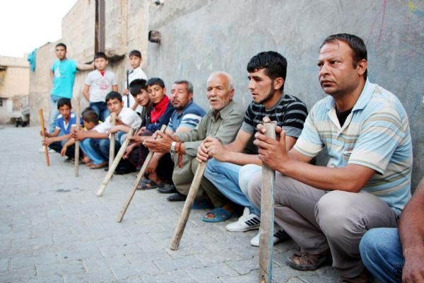 ŞANLIURFA’da, Dedeosman Mahallesi sakinleri, uyuşturucu sattığı ileri sü