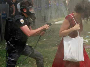 Kırmızılı Kadın ilk kez konuştu